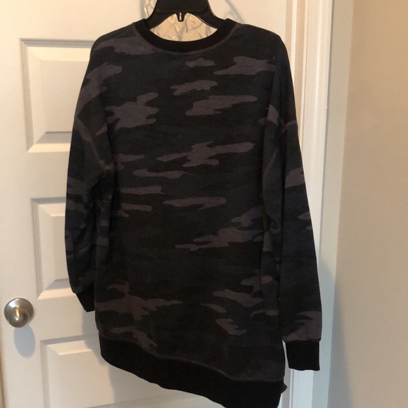 🍁4/$15 old navy black and grayCamouflage sweatshirt - Picture 5 of 6
